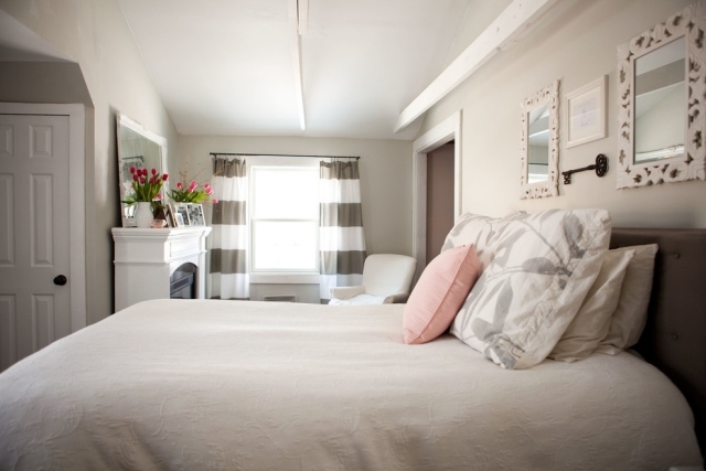 kleines-schlafzimmer-dachboden-vorhange-weiss-grau-gestreift