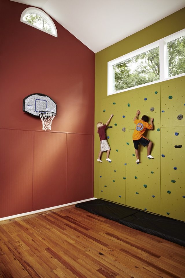 kletterwand-kinder-basketball-korb-feld