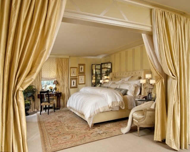 luxus-schlafzimmer-ideen-dicke-vorhänge-goldfarben-einrichten