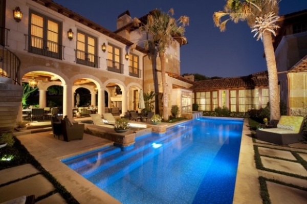luxus-villa-pool-mediterran-stil-nacht
