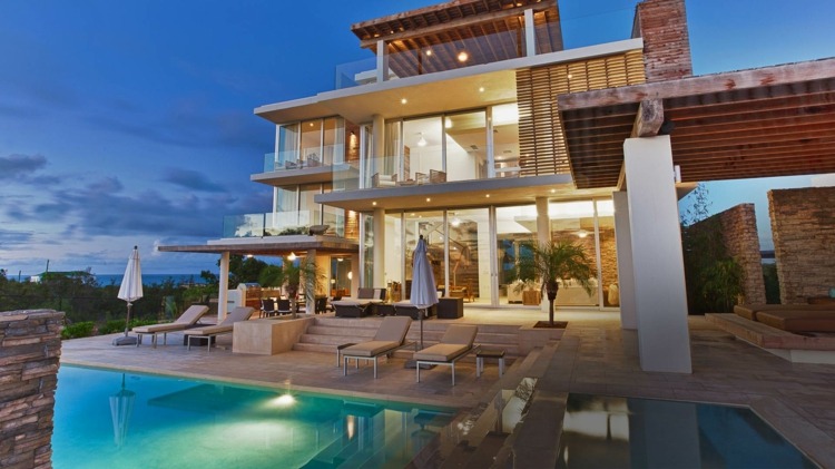 luxusvilla designs minimalistisch-glasgelaender-flachdach-terrasse