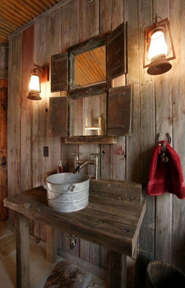 ländliche-designelemente-einrichtung-badezimmer-rustikal-wandspiegel