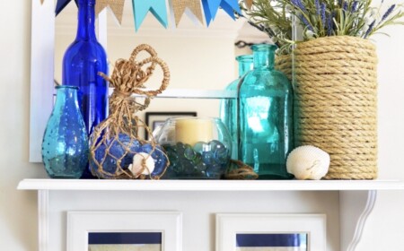 maritime-deko-ideen-wohnzimmer-blaues-glas-seil-muscheln