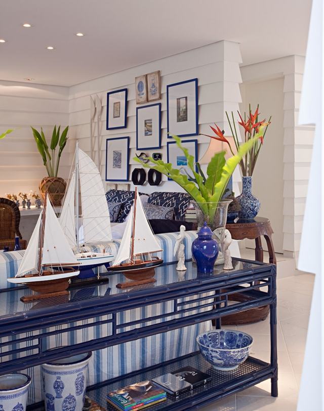 maritime einrichtungsideen wohnzimmer-deko-segelboote-blaue-porzellan-vasen