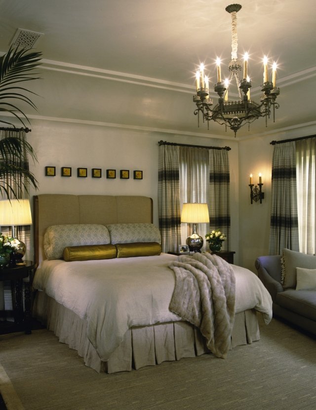 mediterranes-schlafzimmer-luxus-einrichtung-metall-kronleuchter