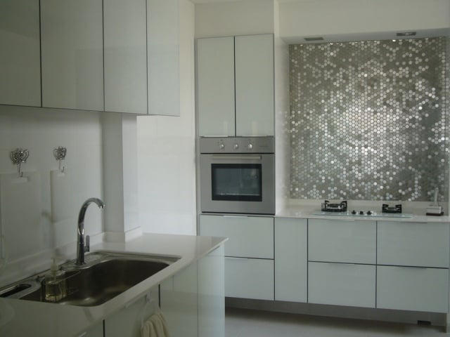 metallic-mosaikfliesen-küchenrückwand-gestalten-pflegeleicht