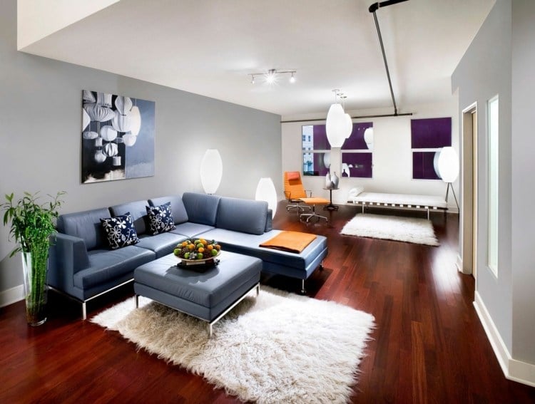modern wohnzimmer einrichten parkett minimalistisch moebel stahlblau