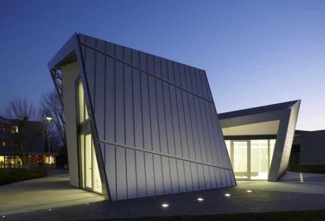 moderne-villa-design-einheitliche-Fassadengestaltung-Metall-Wärme-Schall-Brandschutz