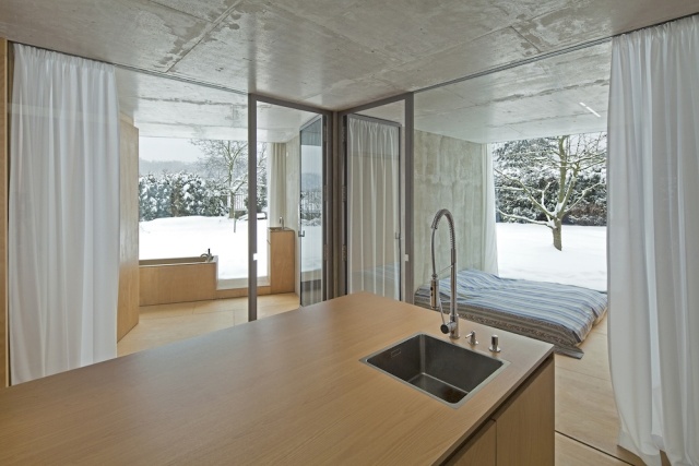 modernes-einfamilienhaus-minimalistische-räumlichkeiten-offen-gestaltet-küche