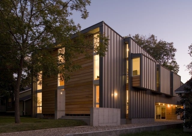 modernes-haus-Holz-Metall-Fassade-Kombination-Wirtschaftlichkeit-Umweltfreundlichkeit