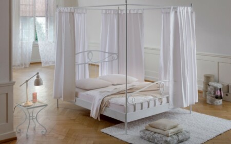 romantisches schlafzimmer himmelbett idee weiss moebel interieur teppich