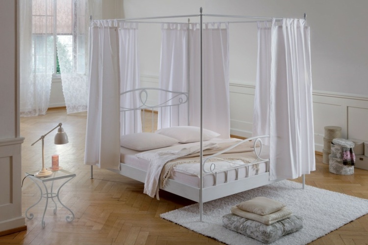 romantisches schlafzimmer himmelbett idee weiss moebel interieur teppich
