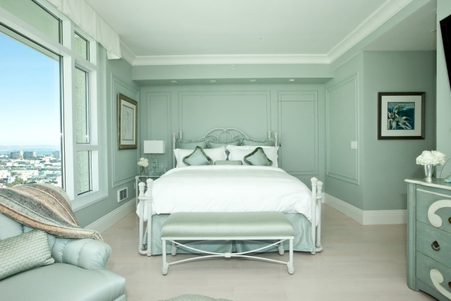 schlafzimmer-dominierende-farbe-hellblau-grün-nuancen-matt-hell