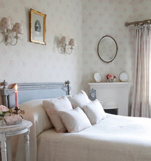 schlafzimmer-shabby-chic-mustertapeten-vintage-dekorationen