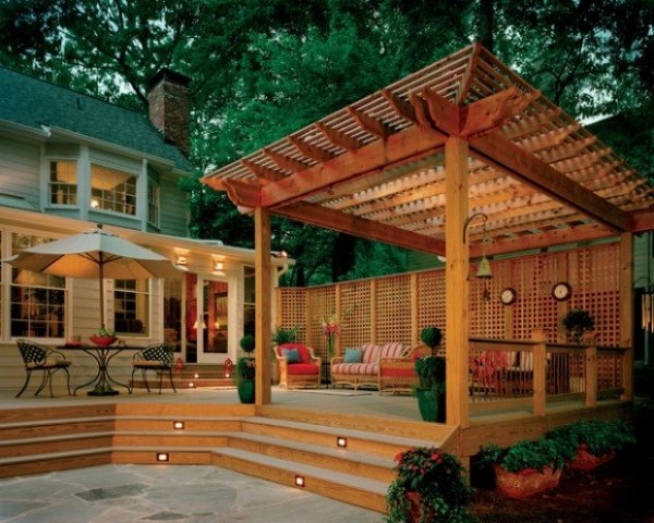 schöne-idee-patio-design-niveaus-holz-pergola