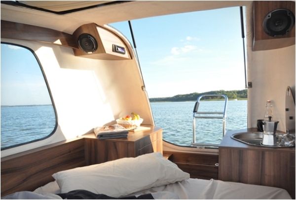 sealander-amphibie-bequemer-interior-yacht