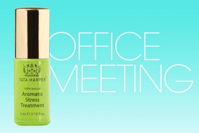 tata-harper-office-grüne-flasche-parfum