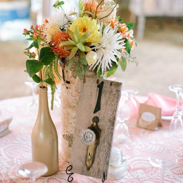 tischdeko-rustikale-hochzeit-tischnummer-tuerknauf