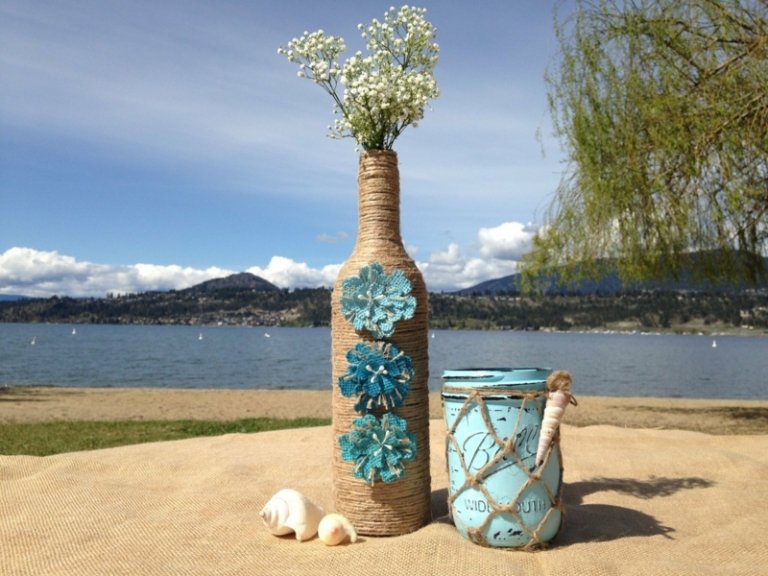 vasen aus glasflaschen garn verzieren blueten einweckglas muscheln