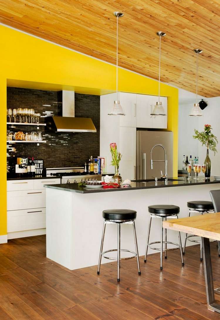 wandfarbe für küche gelb dachschraege weiss moebel kuecheninsel