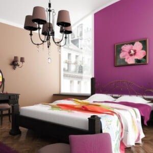 wandfarbe-schlafzimmer-2014-radiant-orchid-beige-parkettboden