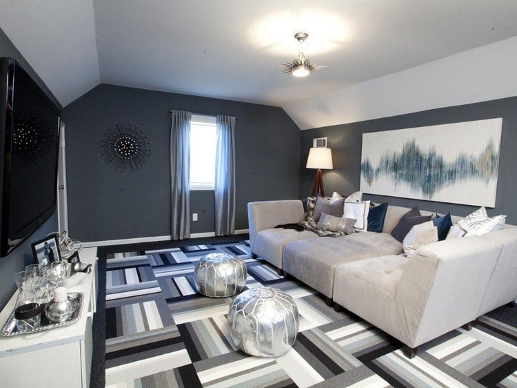 wandfarbe-weis-grau-ideen-wohnzimmer-gestreifter-teppich-big-sofa
