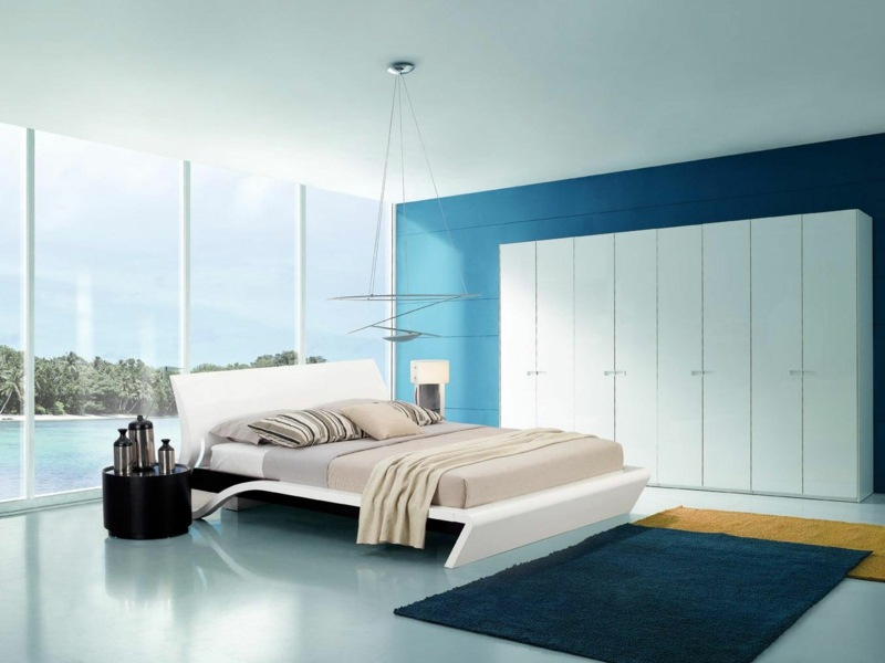 wandgestaltung mit farbe schlafzimmer idee weiss kleiderschrank bett teppich