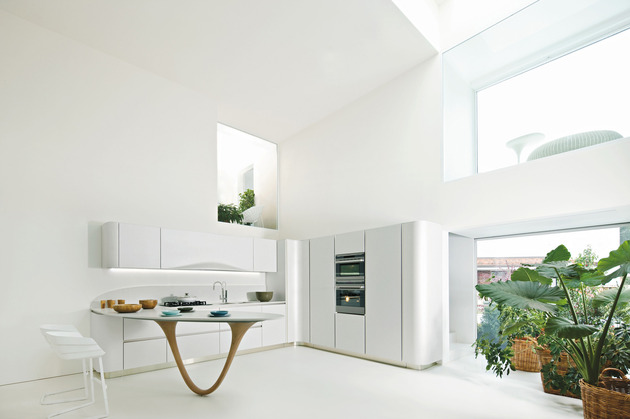 weiße-küche-anpsruchsvoll-design-futuristisch-hochglanz-snaidero-ola