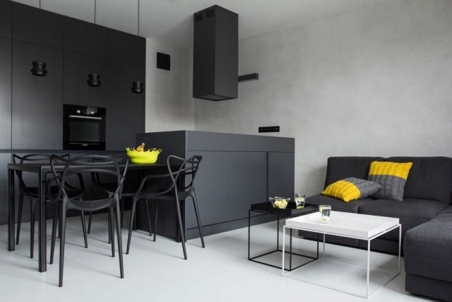 wohnzimmer-einrichten-schwarz-weiß-gelbe-kissen-einbauküche-grifflos