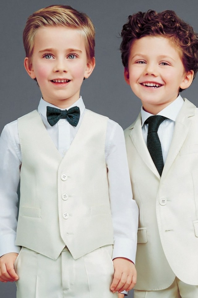 Anzüge-für-kleine-Jungs-in-Weiß-mit-Krawatte