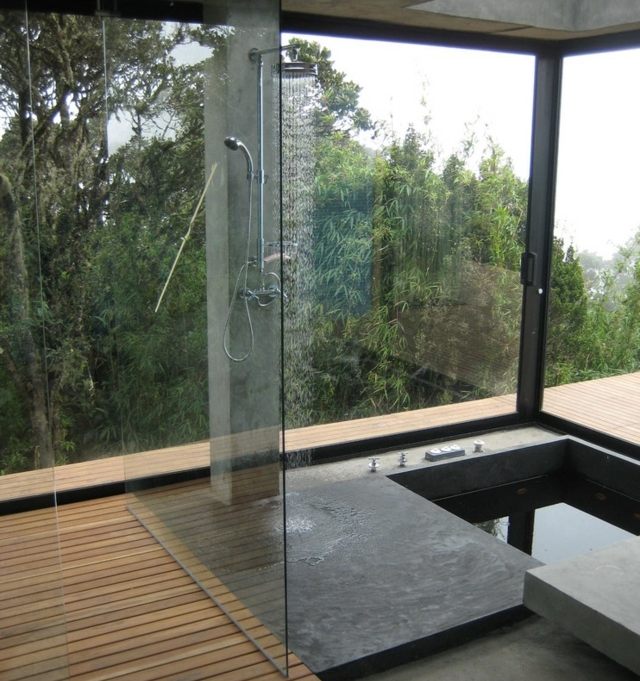 Dusche Glas Fronten Beton eingebaute Badewanne