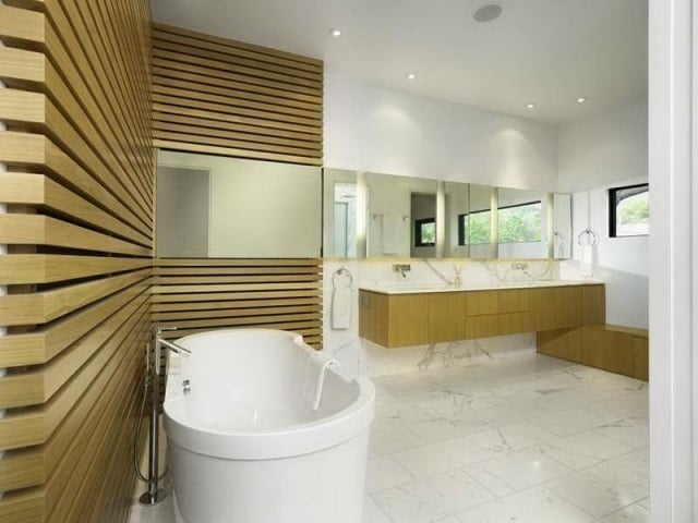 Badezimmer-Marmor-Fußboden-verfliest-Wände-Holz-Verkleidung-verspielt