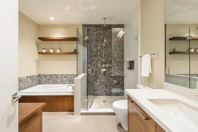 Badezimmern Ideen Gestaltung Holz Mosaik Dusche Rückwand