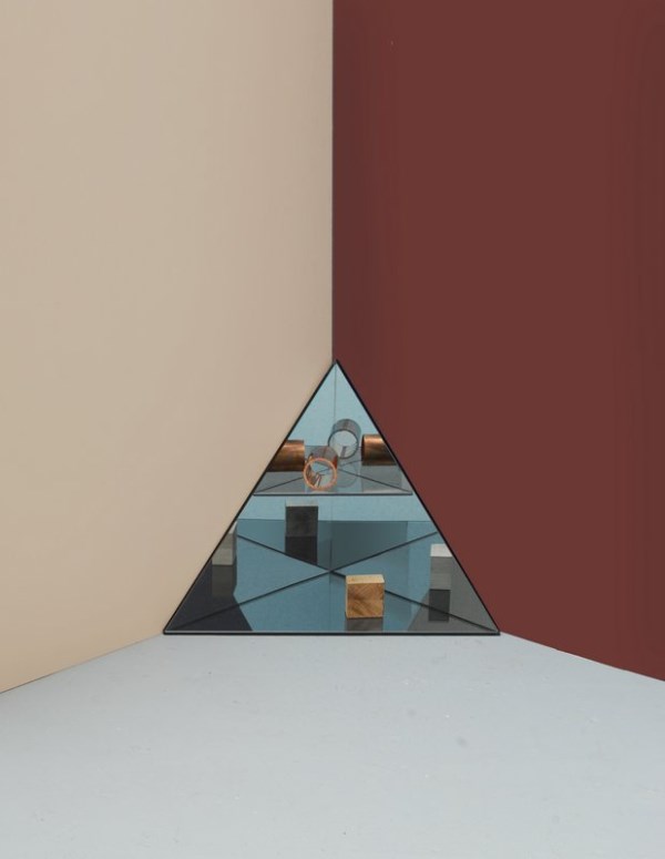 Ecke-Wände-Pyramide-aus-Glas