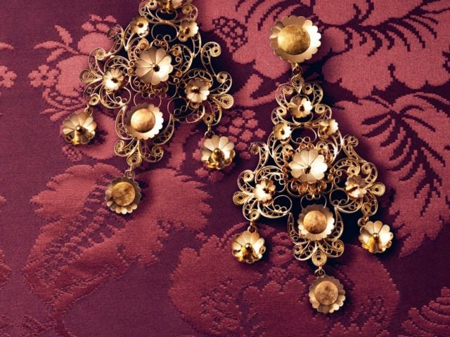 Goldene-Ohrhänger-Filigranarbeit-Dolce-und-Gabbana