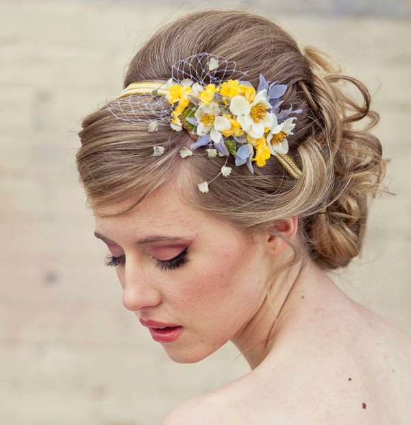 Haarband-mit-Blumen-aus-Stoff