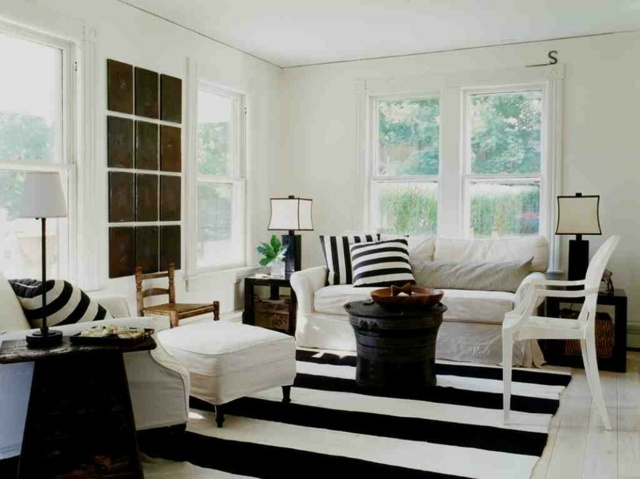 schwarze Streifen Wohnzimmer Teppich alte vintage Möbel