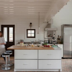 Holzküche Kochinsel familienfreundliche Gestaltung Ideen