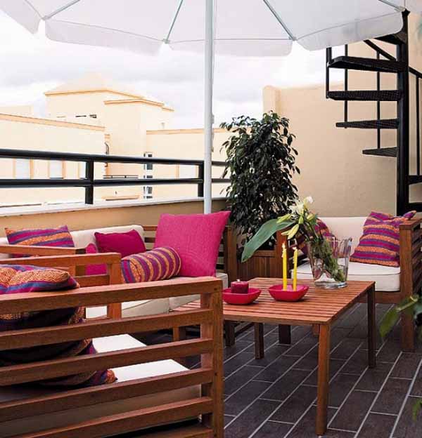 Holzmöbel-Balkon-Terrasse-Sonnenschirm