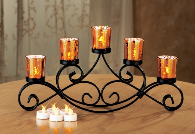 Metall-Kerzenständer-mit-Teelichter-goldene-Farbe