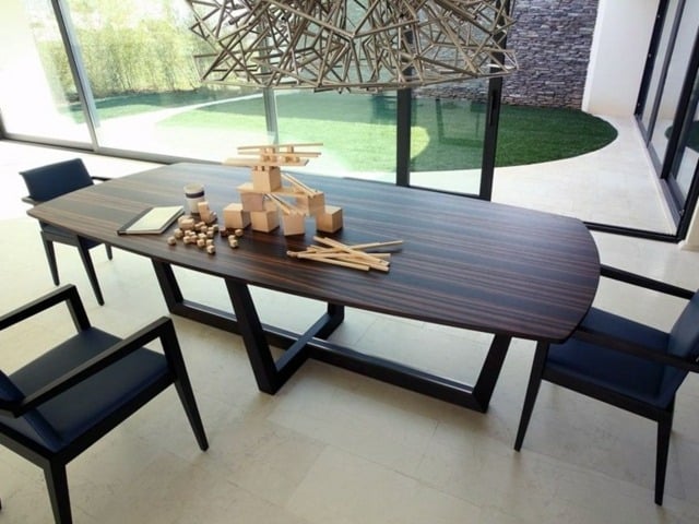 Tisch hergestellt modern stilvoll Kreuzbeine