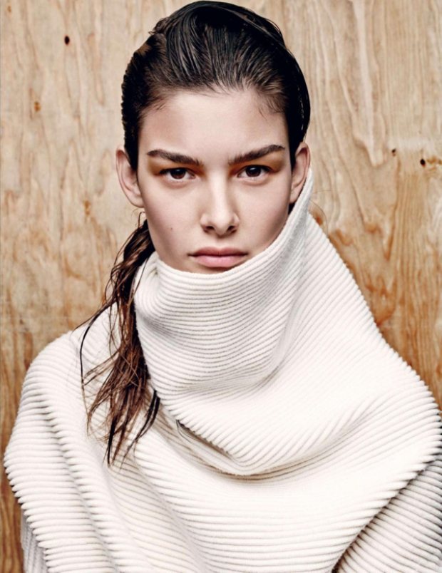 Ophelie-Guillermand-Vogue-Russland-september-Rollkragenpullover