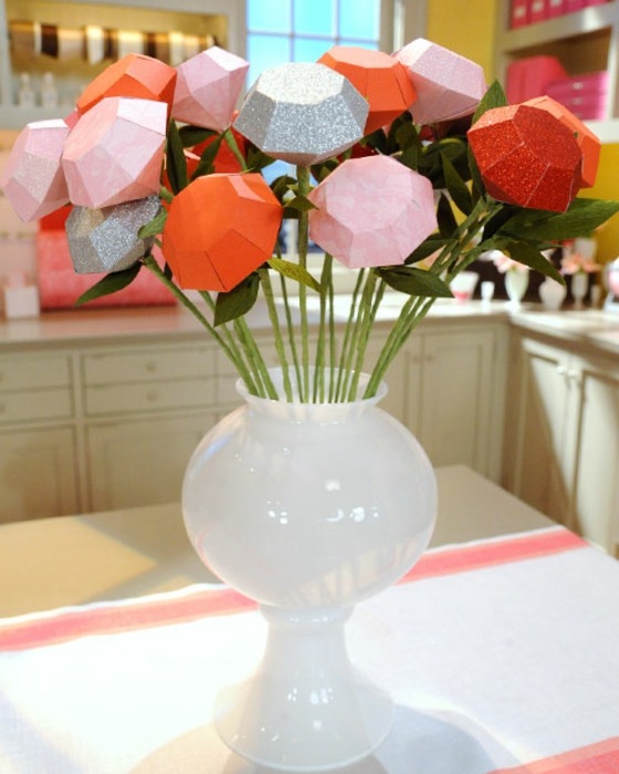 Papier-Rosen-Blumenvase-in-der-Küche-Bastel-Ideen