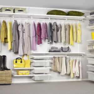 Perfekte-Organisation-mit-Kleider-Ankleiderraum