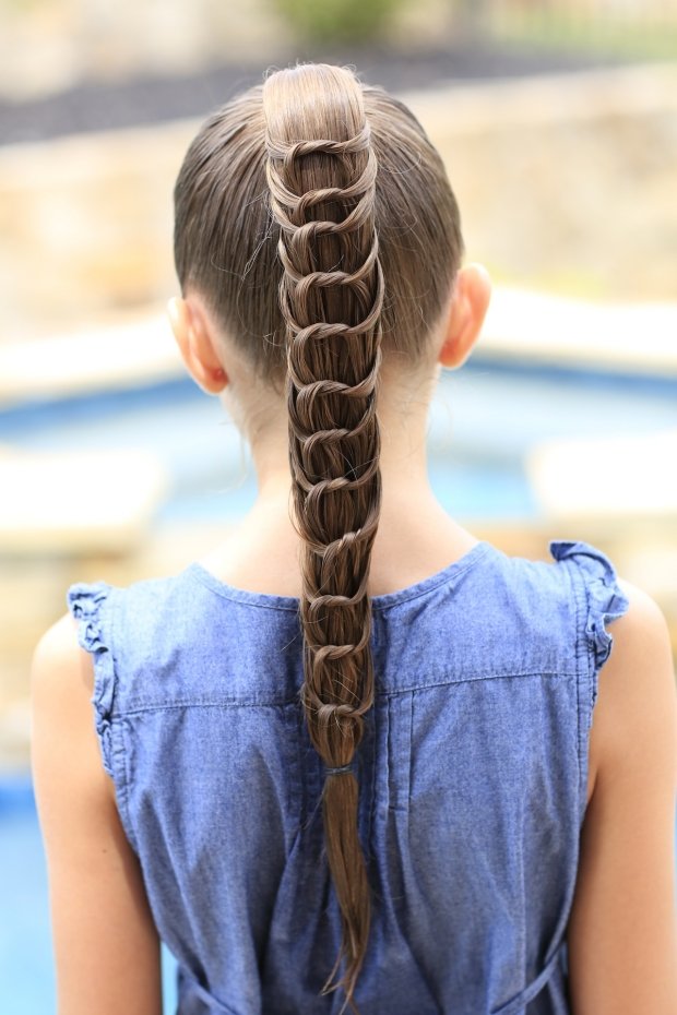 Pferdeschwanz-Frisur-für-Mädchen-Ideen-zum-Schulbeginn