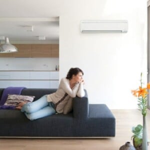 Polstermöbel-Wohnzimmer-mit-Klimaanlage