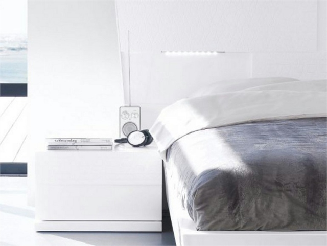 Schlafzimmer-Beistelltisch-Nachttisch-lack-Beschichtung-weiß-modern