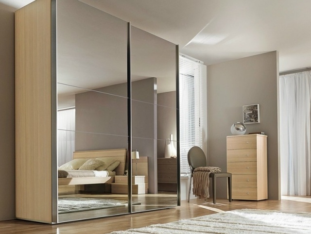 Schlafzimmer-Möbel-Kleiderschrank-Schiebetüren-Spiegel-Fornt-ODEA