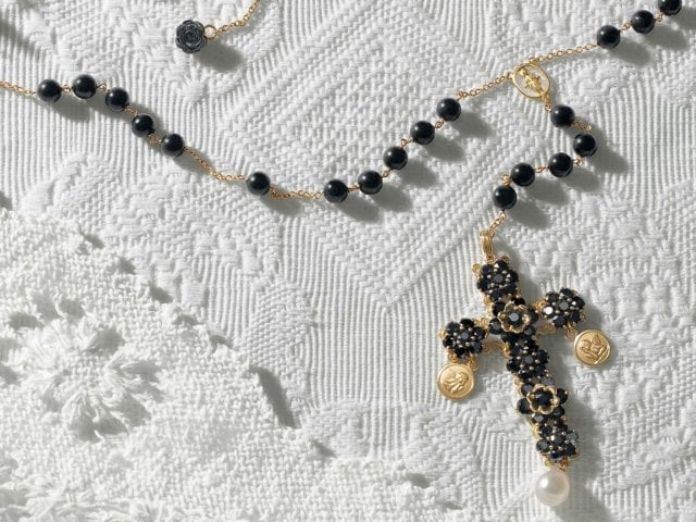 Schwarze-Perlen-mit-Gold-Engel-heilige-Maria-Halskette-lang