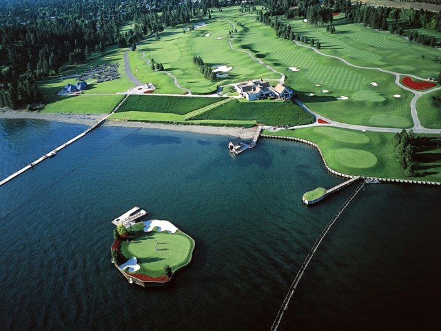 Schwimmender-Golfplatz-in-Idaho